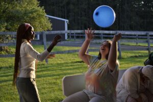A person supported by Citizens plays with a balloon with a DSP