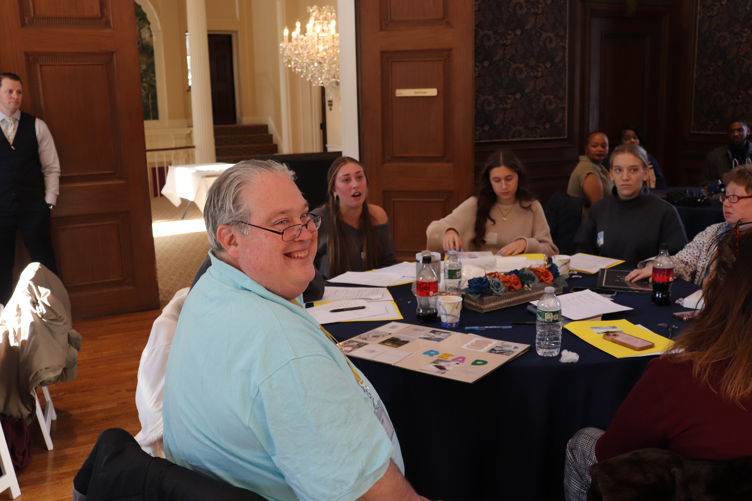 Citizens self-advocates and DSP Pathways students create vision boards together.